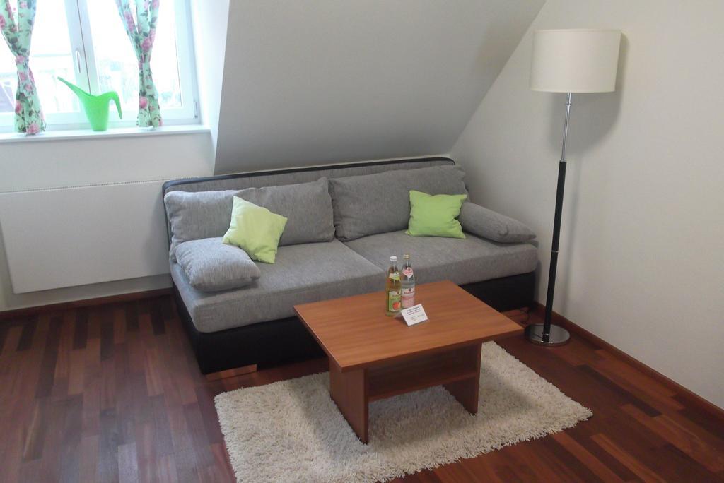 Jungingers Aparthotel Holzheim  Phòng bức ảnh