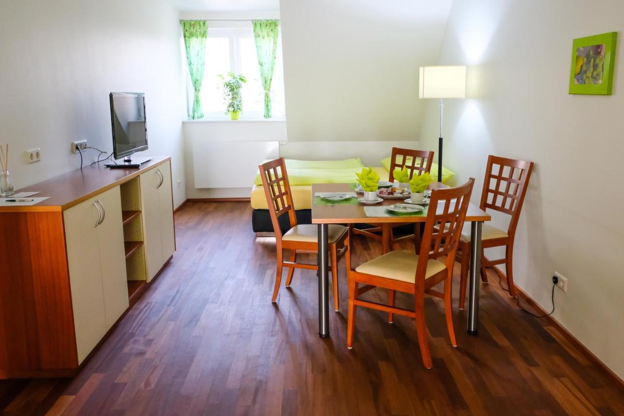 Jungingers Aparthotel Holzheim  Ngoại thất bức ảnh